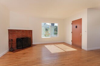 12946 Bonaparte Ave in Los Angeles, CA - Building Photo - Building Photo