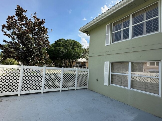 1943 Stratford Way in West Palm Beach, FL - Building Photo - Building Photo