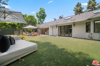 2701 Roscomare Rd in Los Angeles, CA - Building Photo - Building Photo