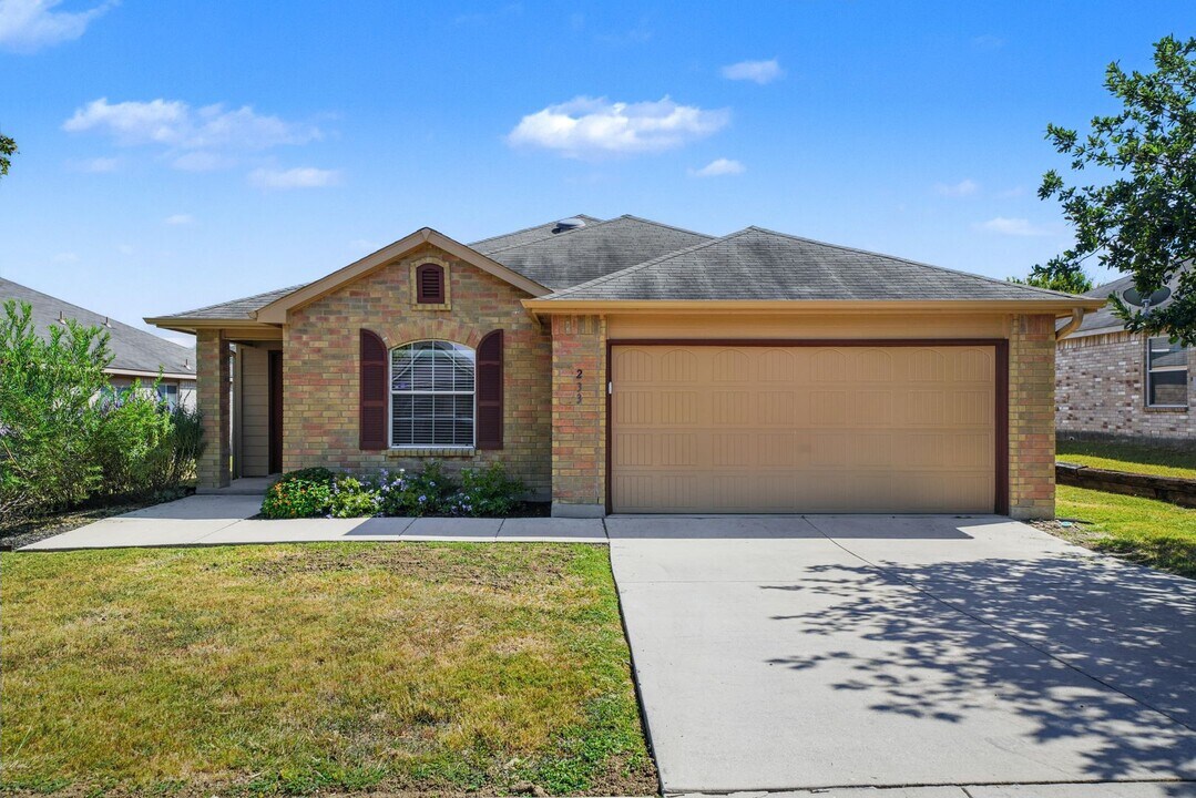 233 Willow Crest in Cibolo, TX - Building Photo
