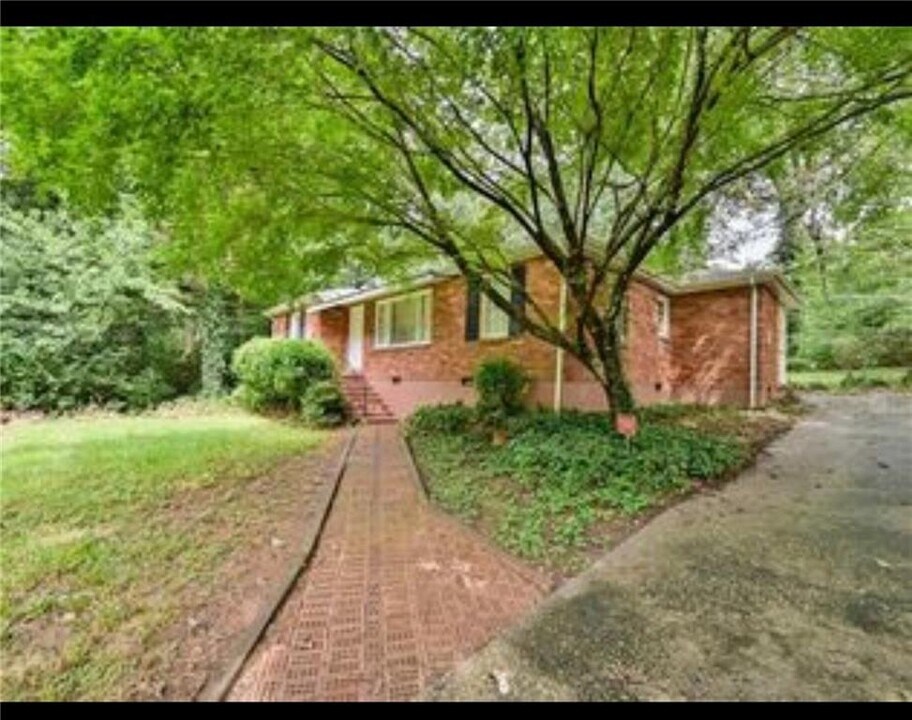 1146 Clearview Dr NE in Atlanta, GA - Building Photo