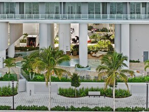 700 NE 24th St, Unit 1406 in Miami, FL - Building Photo - Building Photo