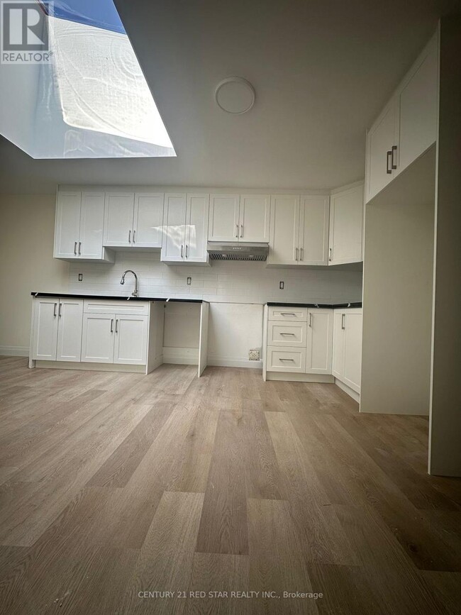 property at 368-368 Dundas St