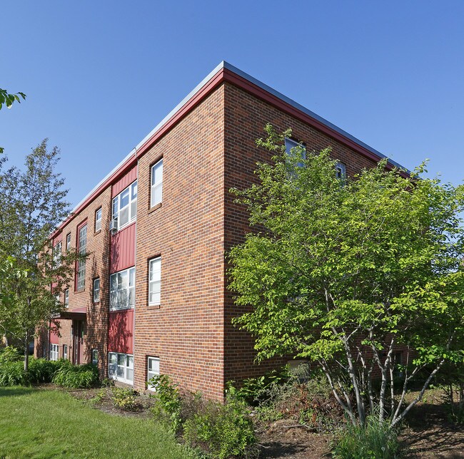 Park Manor Apartments in St. Paul, MN - Building Photo - Building Photo