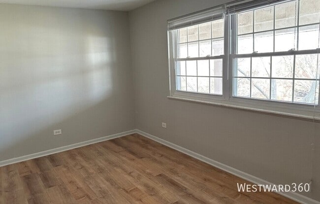 5500 Carriage Way Dr in Rolling Meadows, IL - Building Photo - Building Photo