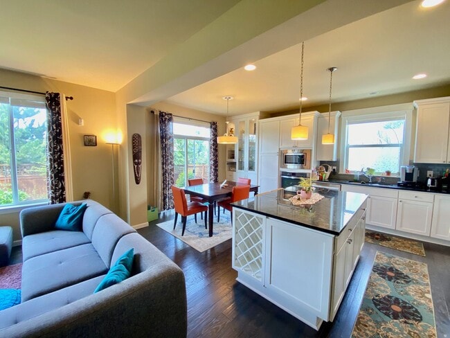 Welcome to the Claremont community in the Renton Highlands! in Renton, WA - Building Photo - Building Photo