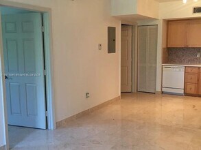 2630 SW 28th St in Miami, FL - Building Photo - Building Photo