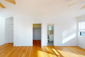 5500 S. Cornell Avenue in Chicago, IL - Foto de edificio - Building Photo