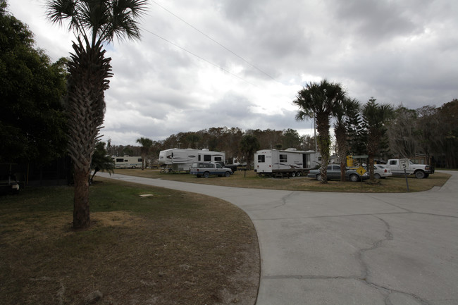 Lake Cypress RV & Sports Club in Kenansville, FL - Foto de edificio - Building Photo