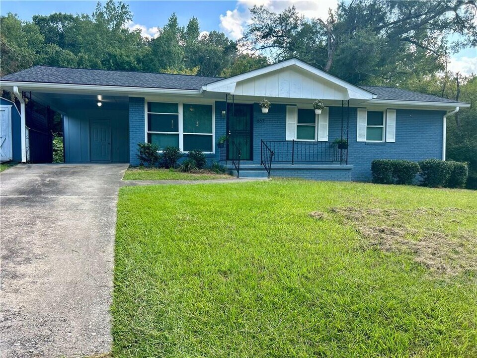 667 Tara Cir SE in Atlanta, GA - Building Photo