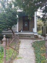 15 E Mermaid Ln, Unit 2nd floor Front in Philadelphia, PA - Building Photo