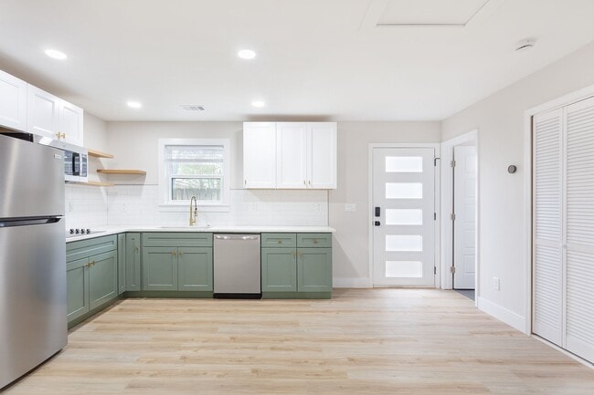 property at 186 Hutchinson St NE