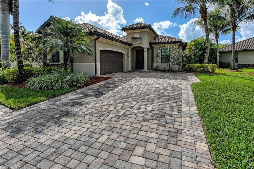 9215 Veneto Ln, Unit 124 in Naples, FL - Building Photo