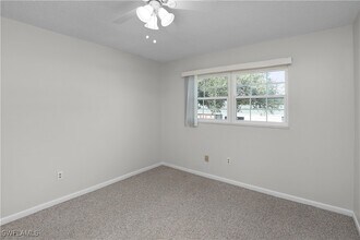 7007 Cedarhurst Dr in Ft. Myers, FL - Foto de edificio - Building Photo