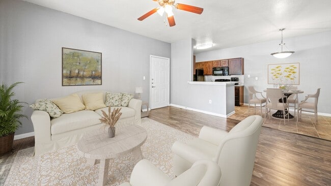 River Oaks Villas Apartments in San Marcos, TX - Foto de edificio - Building Photo