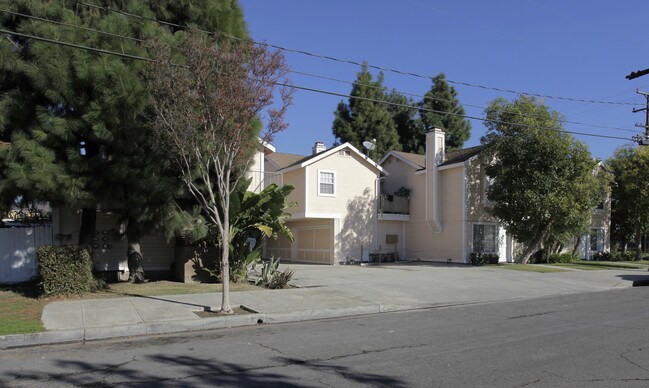 3721 Franklin Ave in Fullerton, CA - Foto de edificio - Building Photo