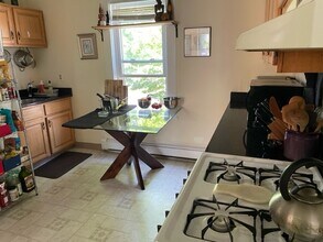 23 Walnut St, Unit 4 in Waltham, MA - Foto de edificio - Building Photo