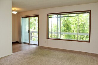 1001 SW Woods St, Unit 2 in Portland, OR - Building Photo - Building Photo