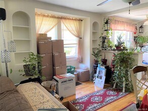 42 Hamilton Rd, Unit Left in North Merrick, NY - Building Photo - Building Photo