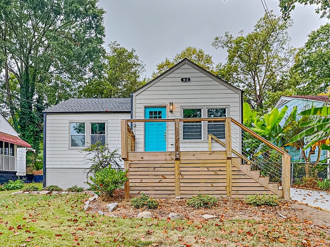 property at 492 Elbridge Dr NW