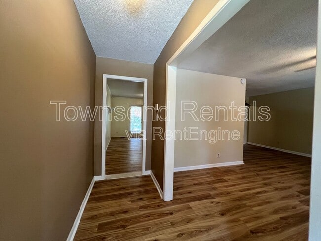 561 Alleghany Rd in Fayetteville, NC - Foto de edificio - Building Photo
