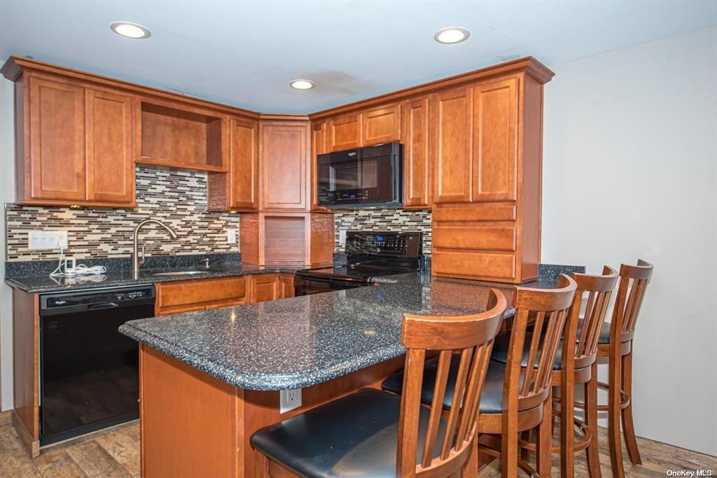 16 Wildwood St in Lake Grove, NY - Building Photo