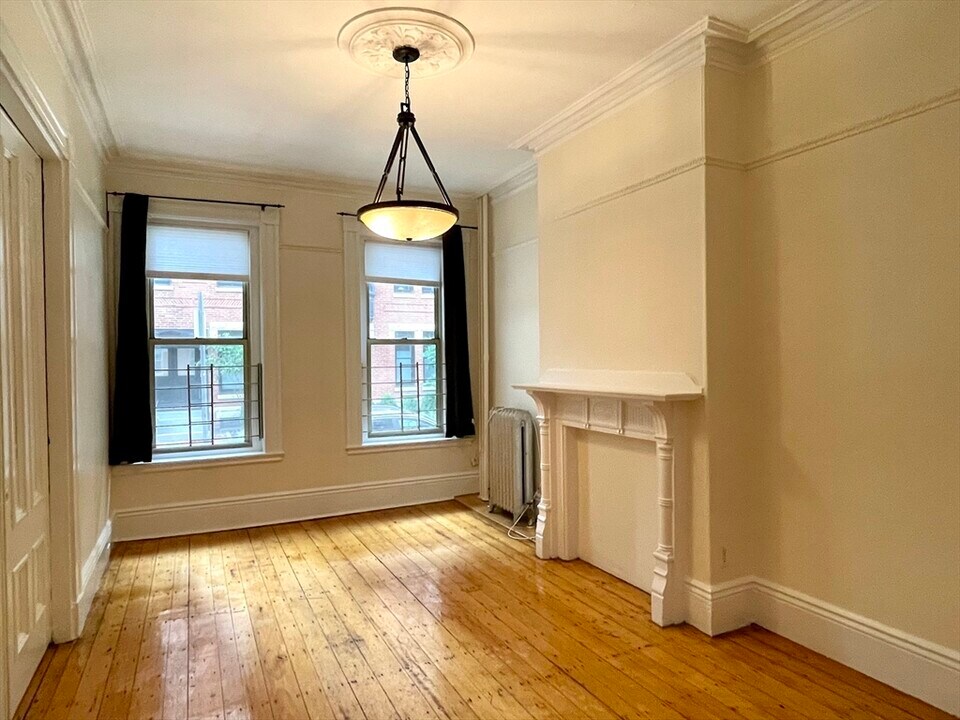 34 Isabella St, Unit 2 in Boston, MA - Building Photo
