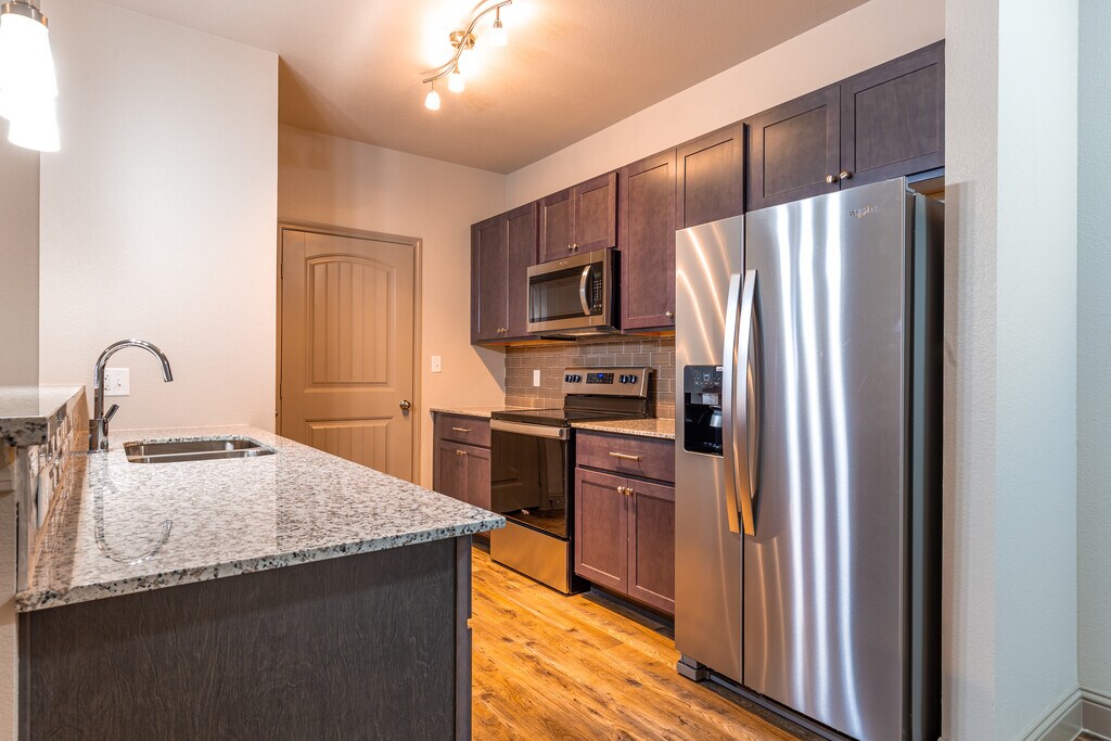 Shannon Creek Apartments in Burleson, TX