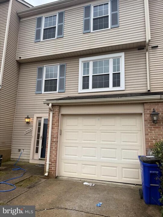 8724 Ruppert Ct in Ellicott City, MD - Building Photo