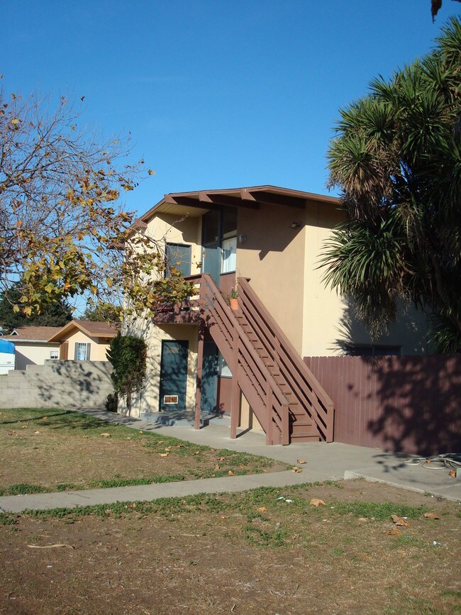 210-218 N M St in Lompoc, CA - Foto de edificio - Building Photo