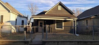 221 E Colorado Ave in St. Joseph, MO - Building Photo