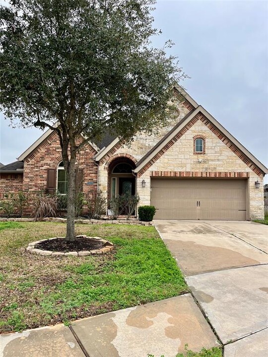 2423 Lost Bridge Ln in Pearland, TX - Building Photo