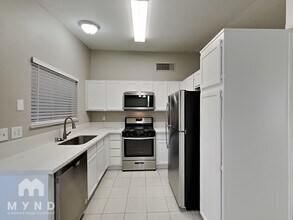 1132 Placerville St in Las Vegas, NV - Building Photo - Building Photo