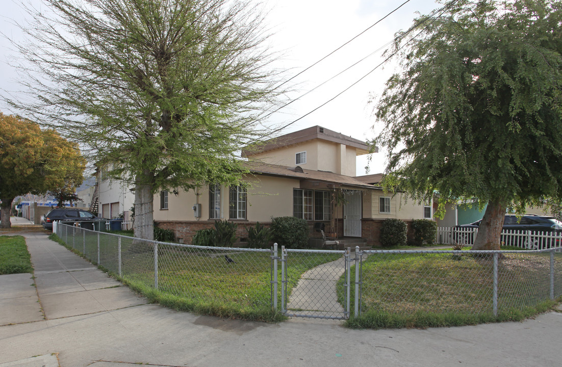 600 S Lake St in Burbank, CA - Building Photo