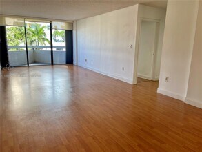 2501 Brickell Ave in Miami, FL - Building Photo - Building Photo
