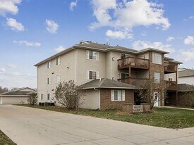 627 Kimberlite St in Tiffin, IA - Building Photo