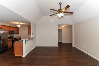9450 Darren Cir S in Cordova, TN - Building Photo - Building Photo