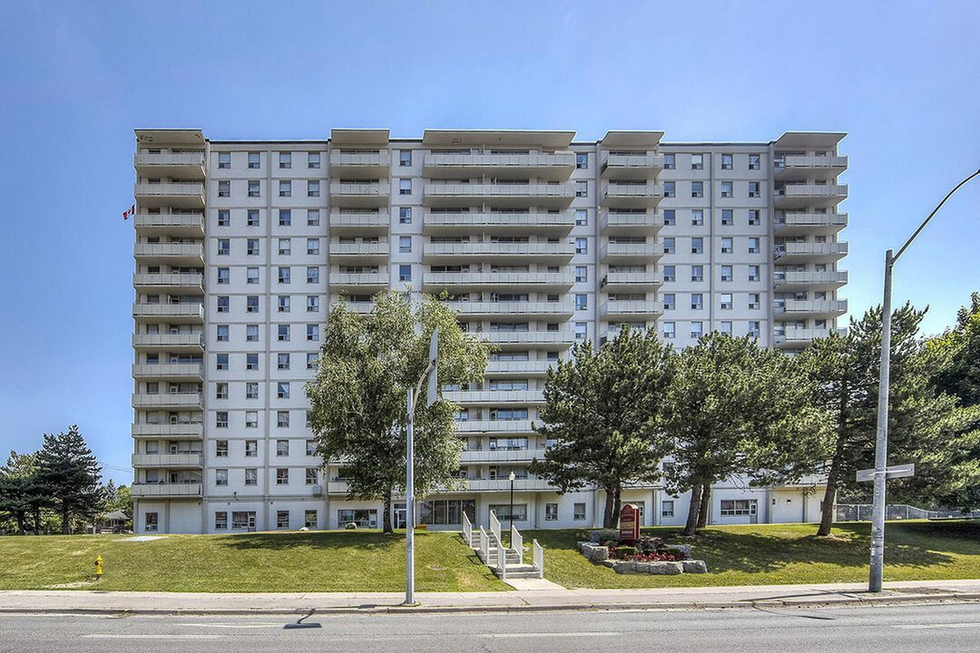 225 Van Horne Apartments in Toronto, ON - Building Photo