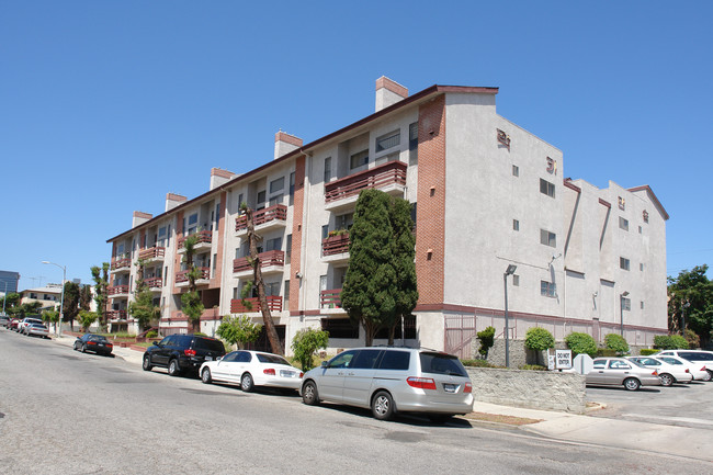 Lucky Mansion in Los Angeles, CA - Foto de edificio - Building Photo