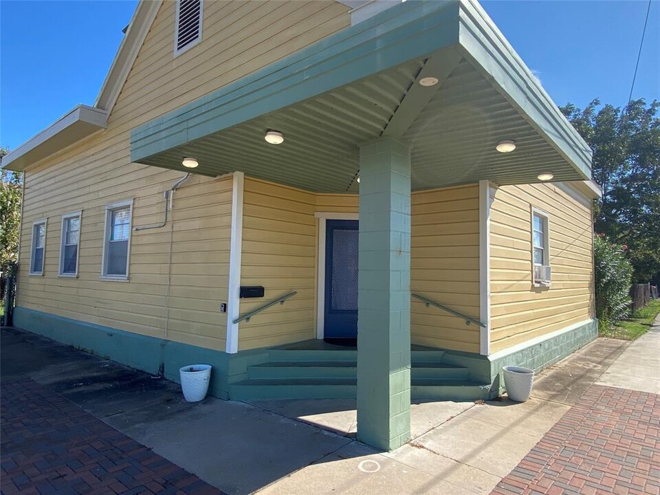 2627 Avenue L in Galveston, TX - Building Photo