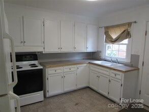 256 N Patterson St in Statesville, NC - Building Photo - Building Photo