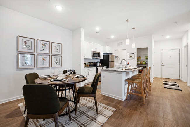 Exchange at Blair Stone in Tallahassee, FL - Foto de edificio - Interior Photo