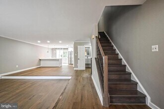 9425 William Kirk Ln in Burke, VA - Foto de edificio - Building Photo
