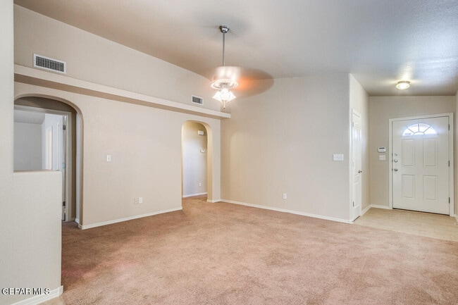 7048 Copper Town Dr in El Paso, TX - Building Photo - Building Photo
