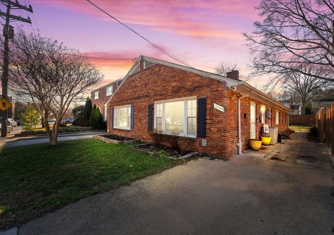 property at 706A W Glebe Rd