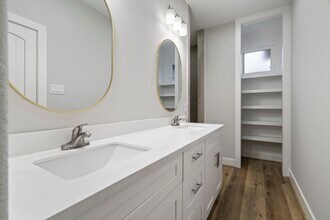 404 Forest Hill Blvd in Houston, TX - Building Photo - Building Photo