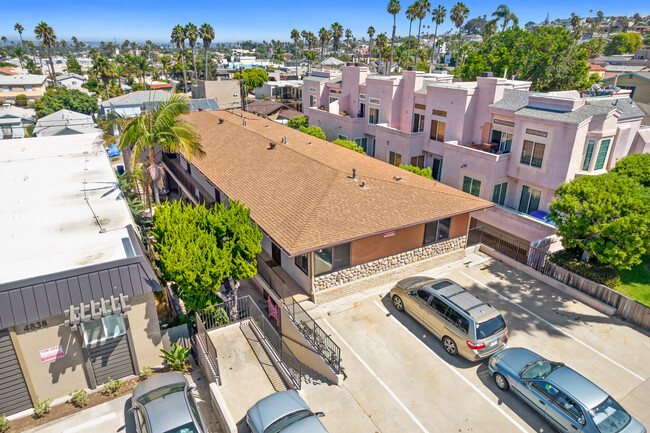 4826 Santa Cruz Ave in San Diego, CA - Building Photo - Primary Photo