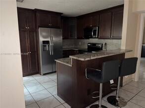 17321 NW 63rd Ave in Hialeah, FL - Building Photo - Building Photo