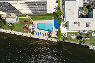 Riverside Terrace Condominiums in Pompano Beach, FL - Foto de edificio - Building Photo