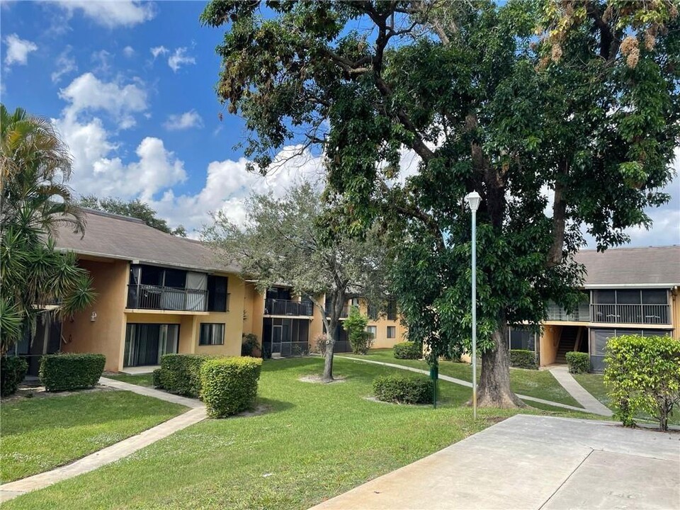 5855 Washington St, Unit 91 in Hollywood, FL - Foto de edificio
